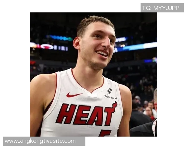 约维奇半场表现亮眼6投3中罚球全中贡献10分外加3篮板2助攻1盖帽